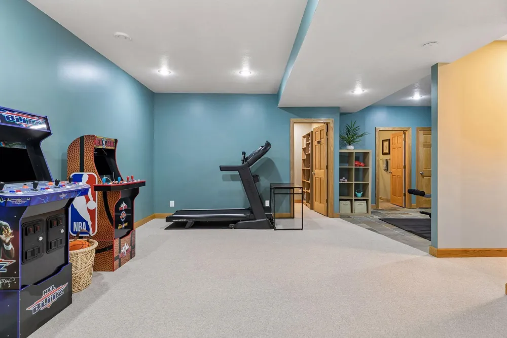 8053 Enclave Bay Woodbury, MN 55125