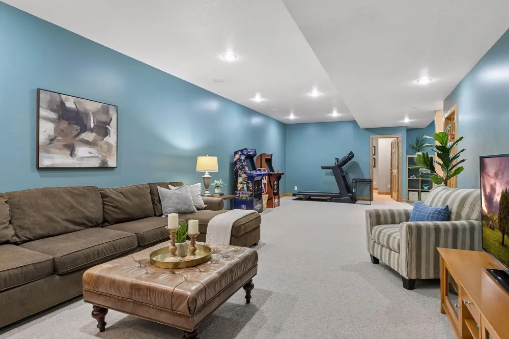 8053 Enclave Bay Woodbury, MN 55125