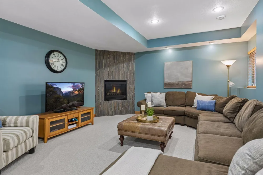 8053 Enclave Bay Woodbury, MN 55125