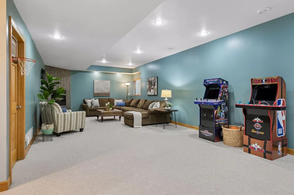 8053 Enclave Bay Woodbury, MN 55125