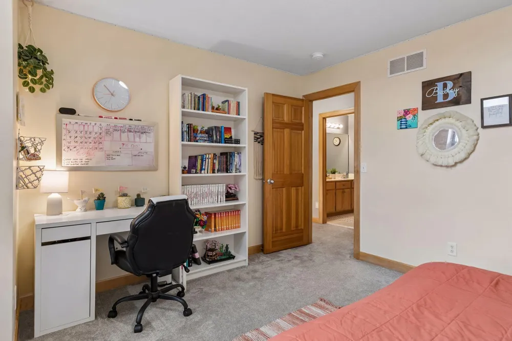 8053 Enclave Bay Woodbury, MN 55125