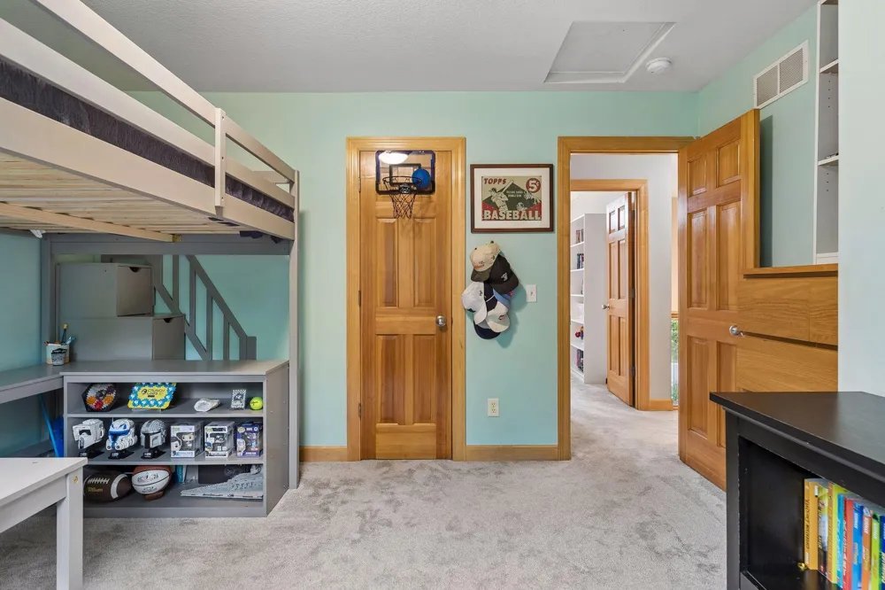 8053 Enclave Bay Woodbury, MN 55125