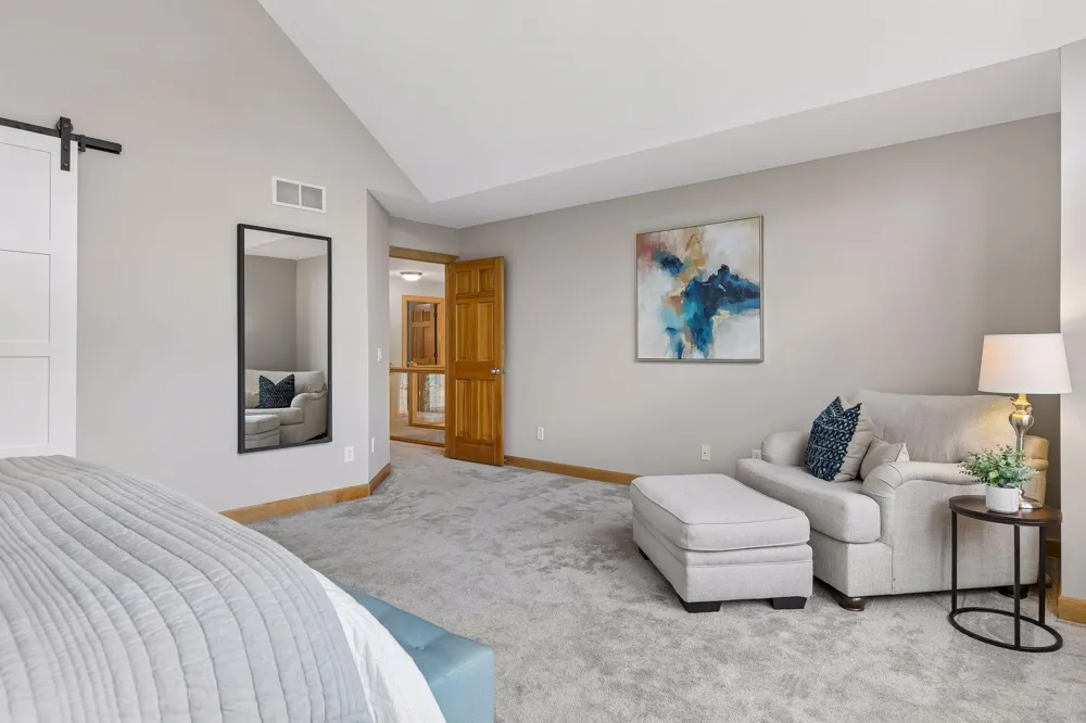 8053 Enclave Bay Woodbury, MN 55125