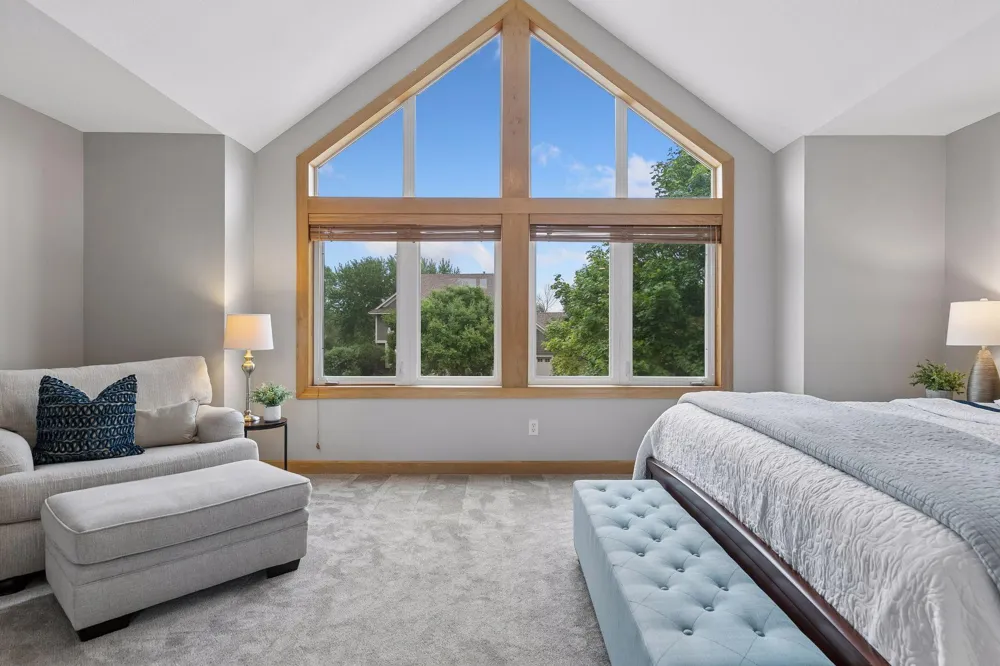 8053 Enclave Bay Woodbury, MN 55125