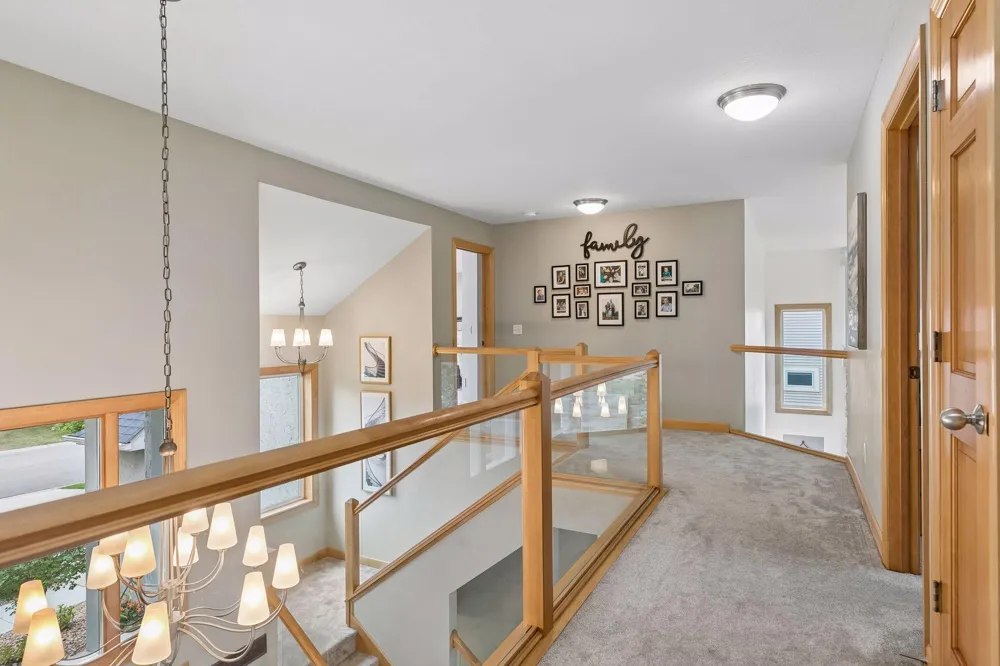 8053 Enclave Bay Woodbury, MN 55125