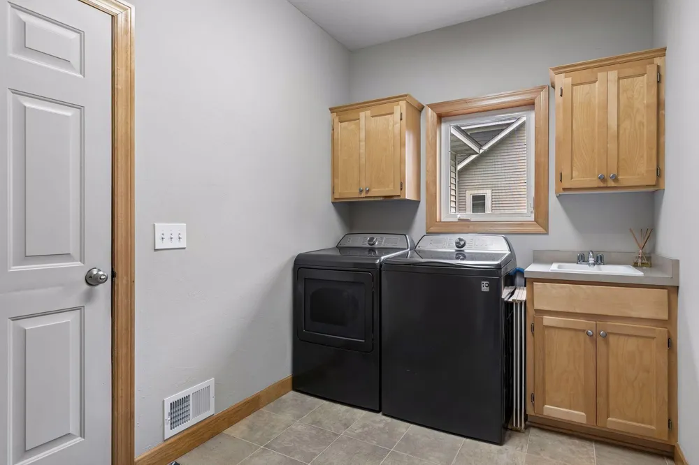 8053 Enclave Bay Woodbury, MN 55125