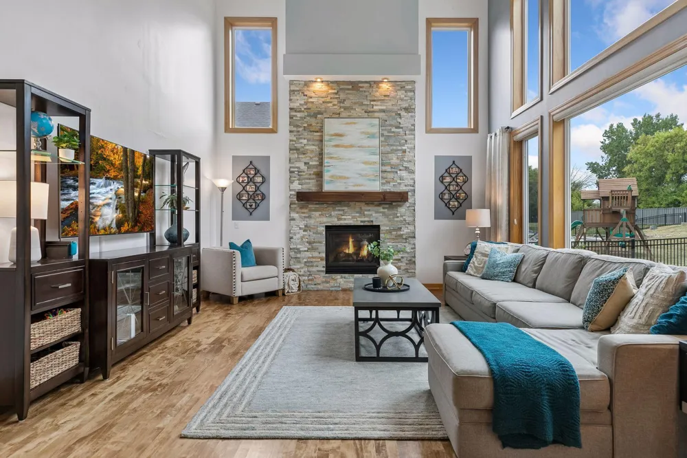 8053 Enclave Bay Woodbury, MN 55125