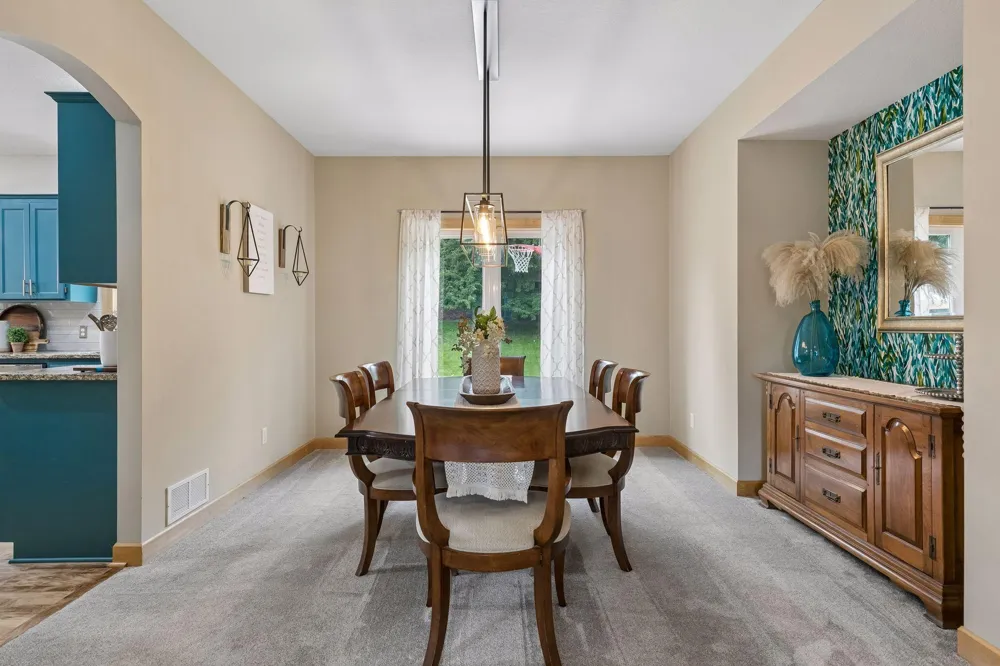 8053 Enclave Bay Woodbury, MN 55125