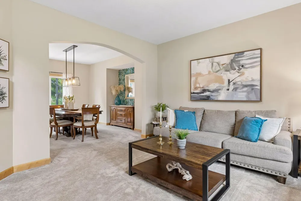 8053 Enclave Bay Woodbury, MN 55125
