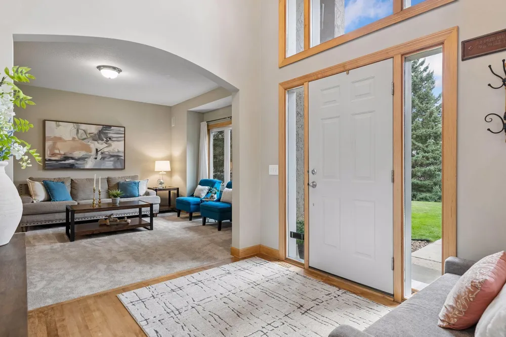 8053 Enclave Bay Woodbury, MN 55125