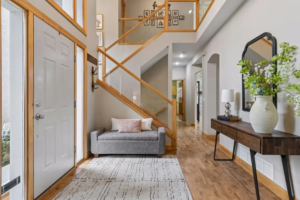 8053 Enclave Bay Woodbury, MN 55125
