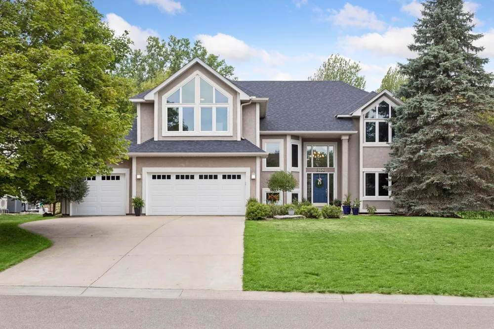 8053 Enclave Bay Woodbury, MN 55125