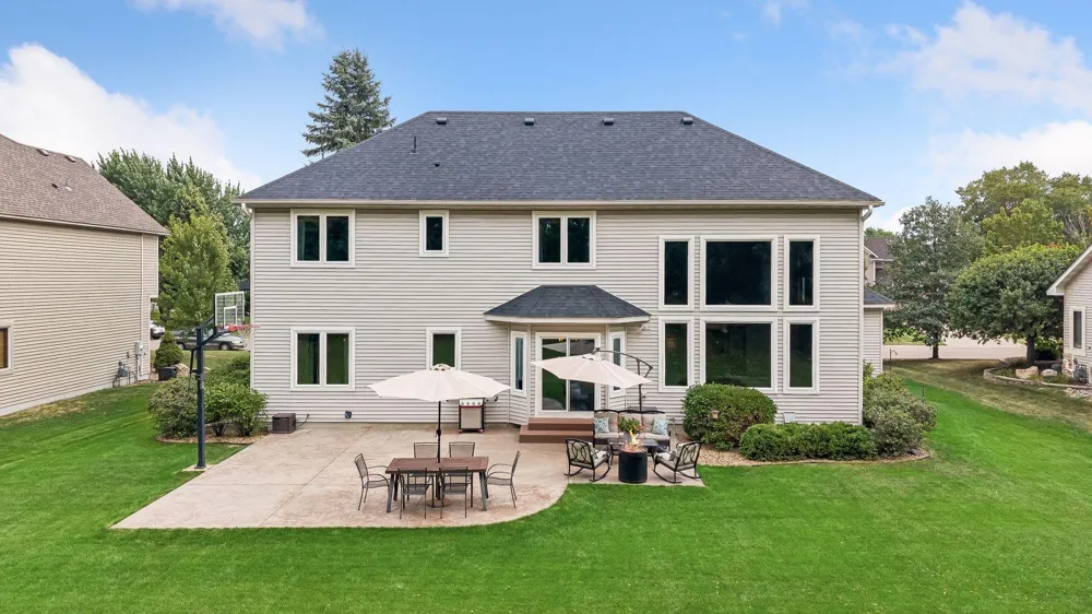 8053 Enclave Bay Woodbury, MN 55125