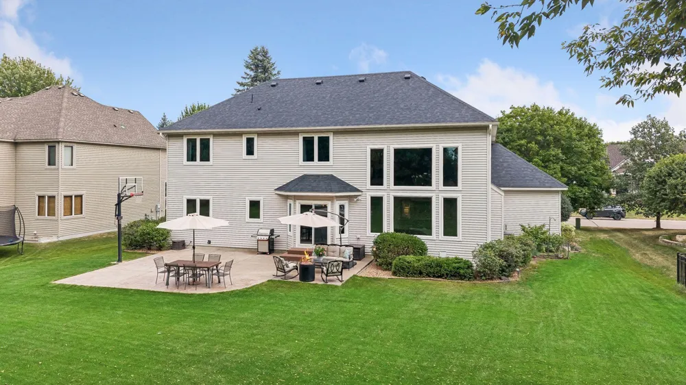 8053 Enclave Bay Woodbury, MN 55125