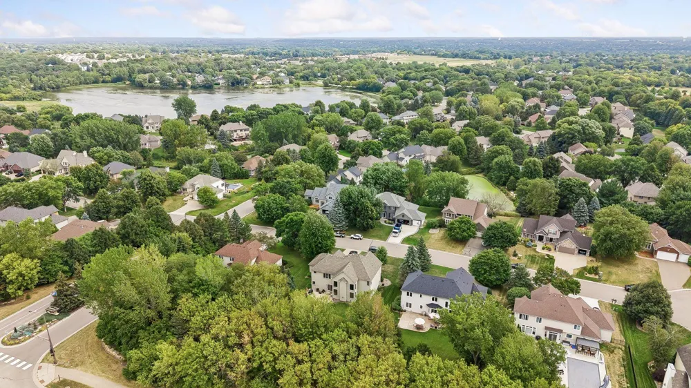 8053 Enclave Bay Woodbury, MN 55125