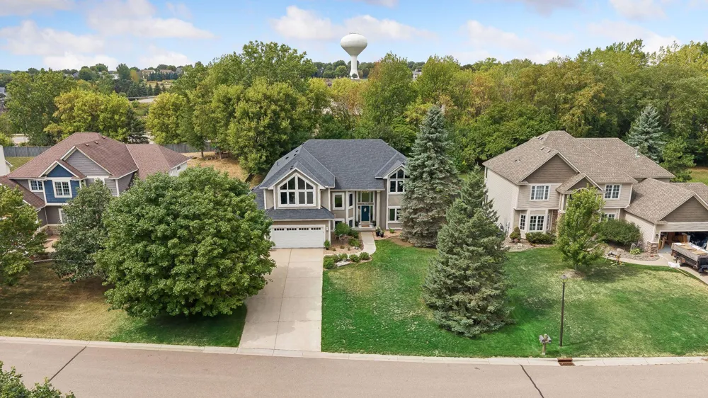8053 Enclave Bay Woodbury, MN 55125