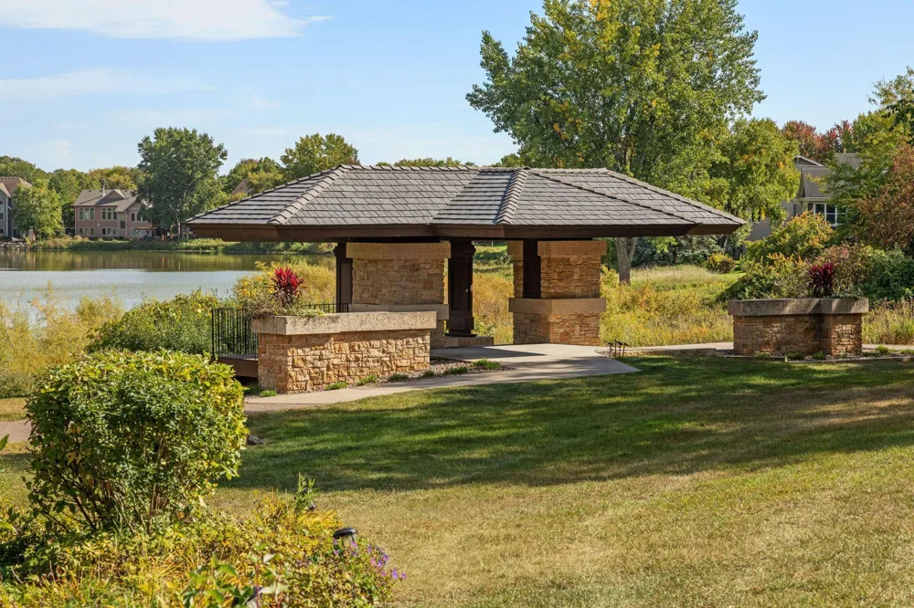 8053 Enclave Bay Woodbury, MN 55125