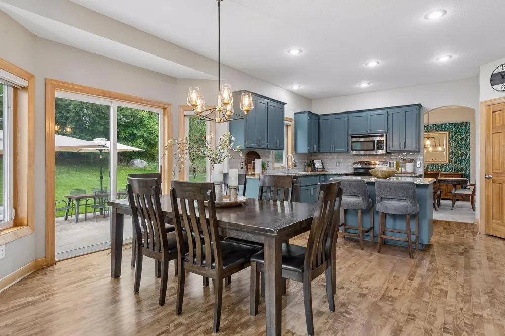 8053 Enclave Bay Woodbury, MN 55125