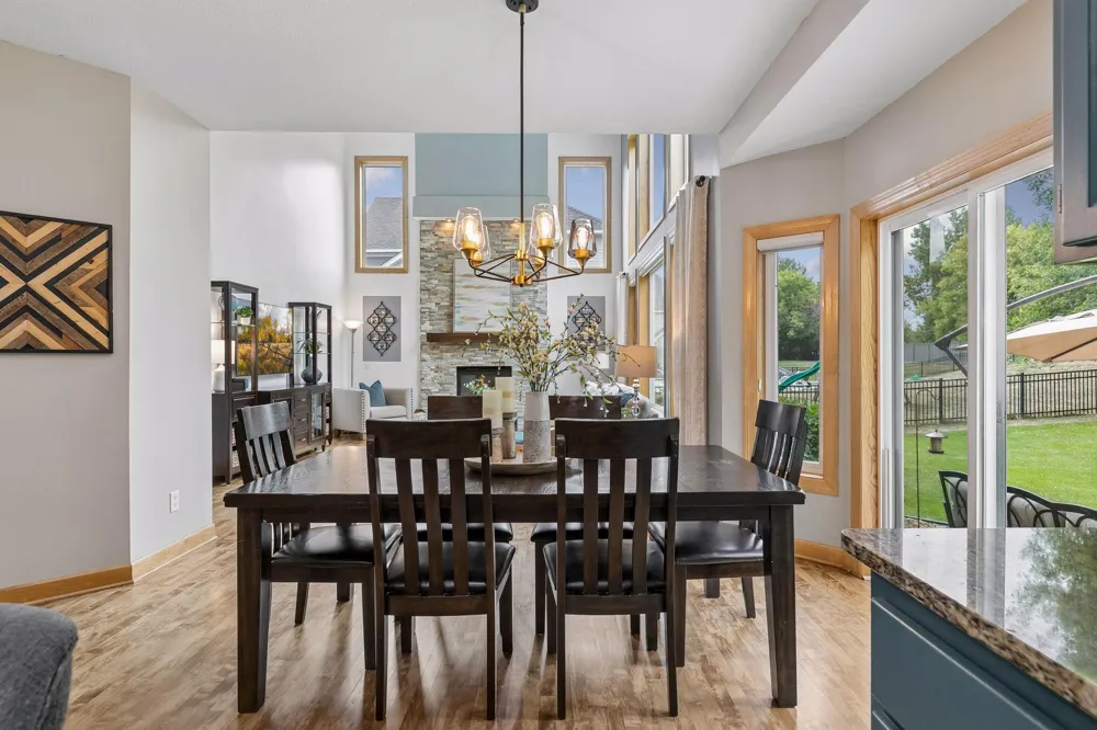 8053 Enclave Bay Woodbury, MN 55125