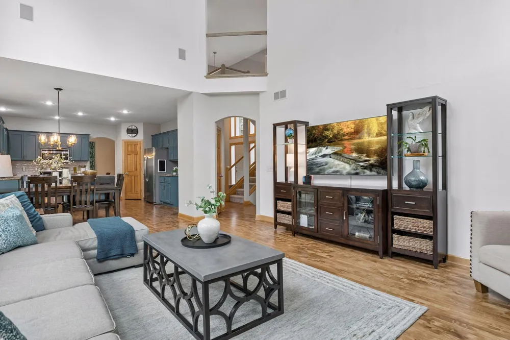 8053 Enclave Bay Woodbury, MN 55125