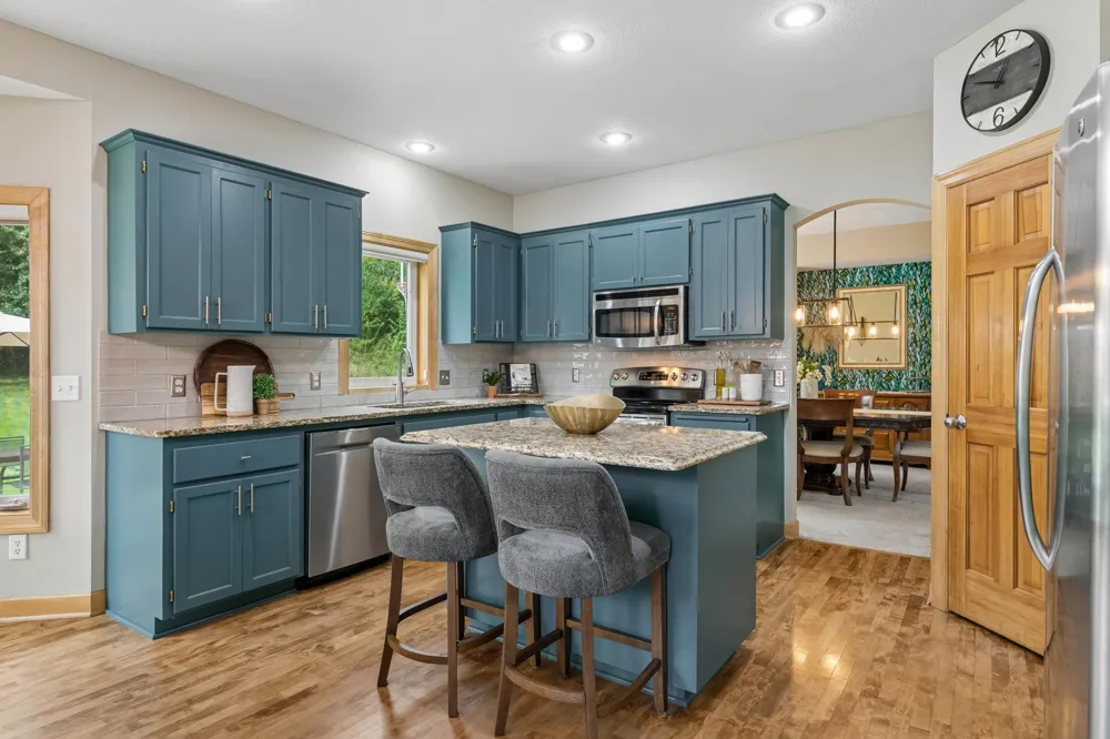 8053 Enclave Bay Woodbury, MN 55125