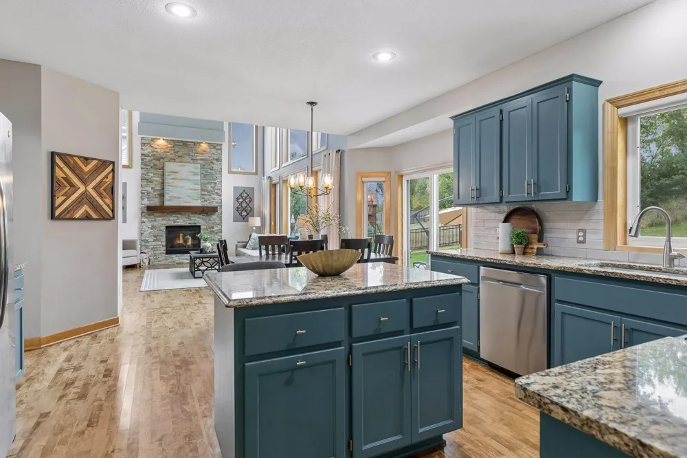 8053 Enclave Bay Woodbury, MN 55125