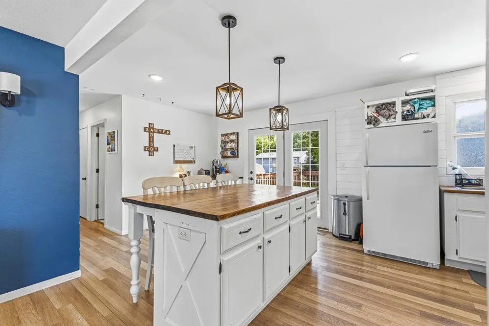 807 Hackberry Drive Marshall, MN 56258