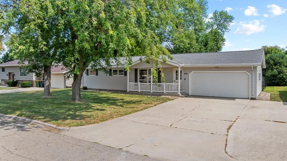 807 Hackberry Drive Marshall, MN 56258