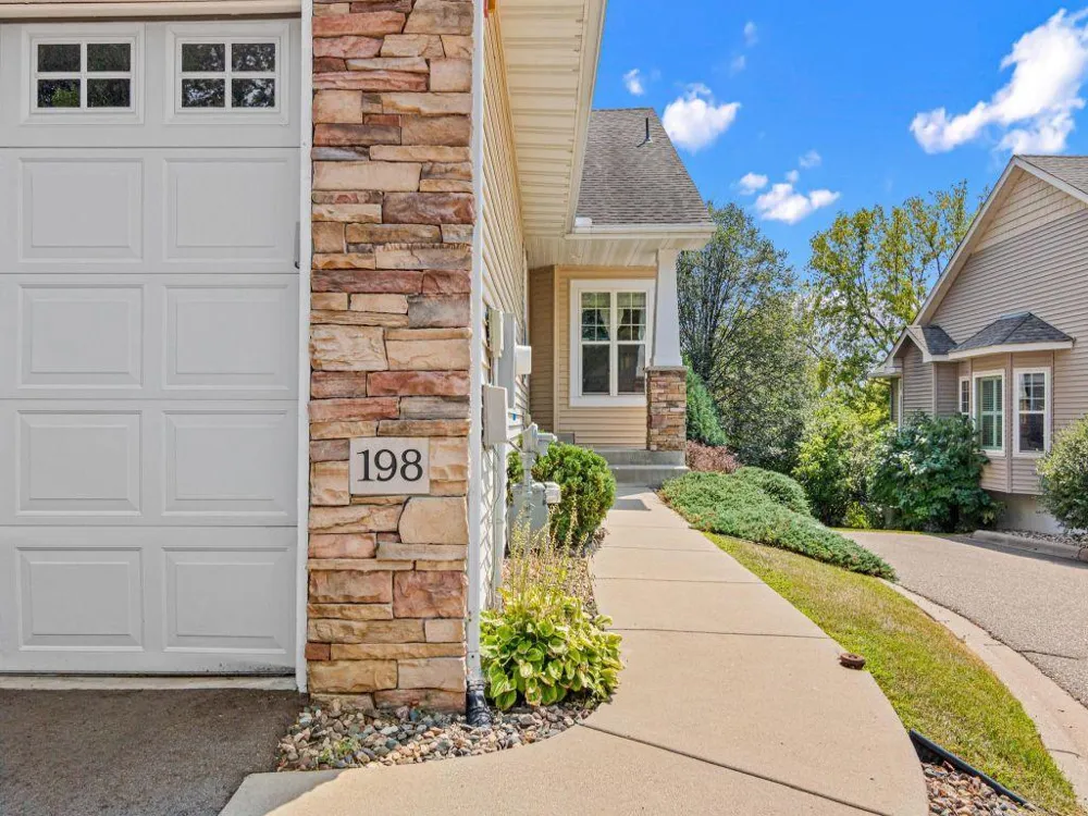 198 Thompson Avenue E West Saint Paul, MN 55118