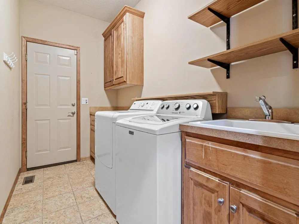 198 Thompson Avenue E West Saint Paul, MN 55118