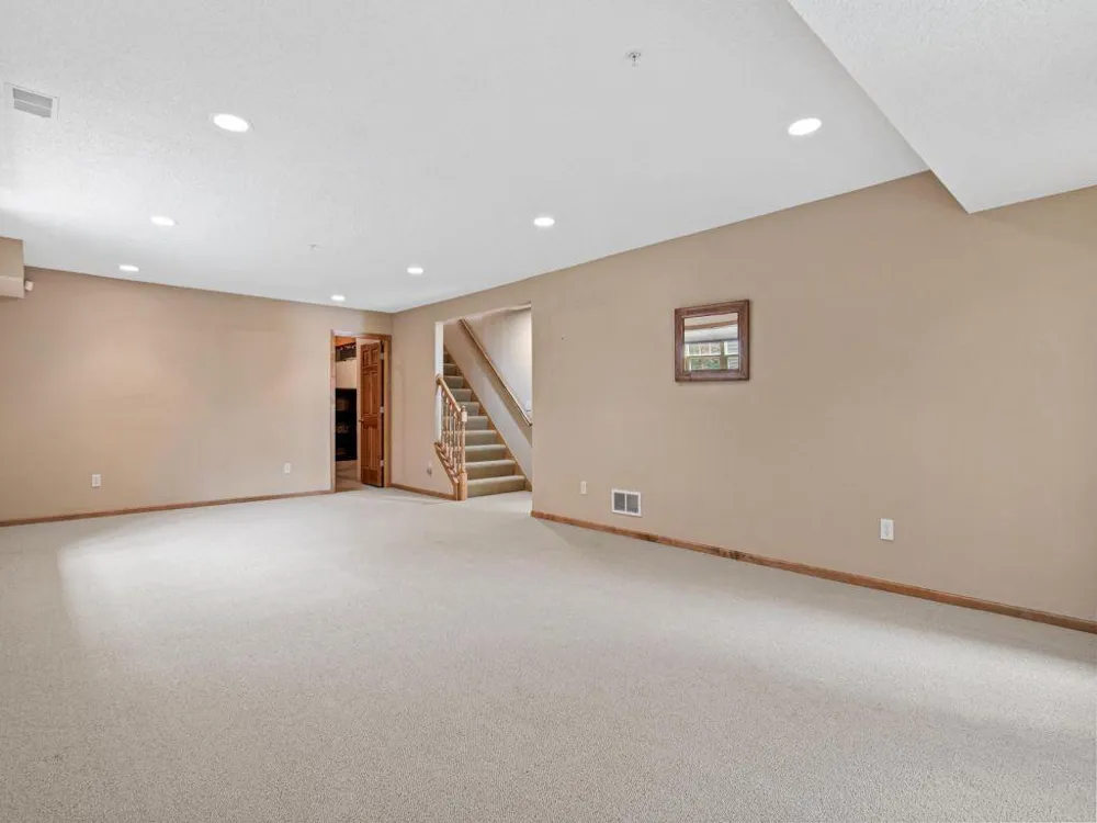 198 Thompson Avenue E West Saint Paul, MN 55118