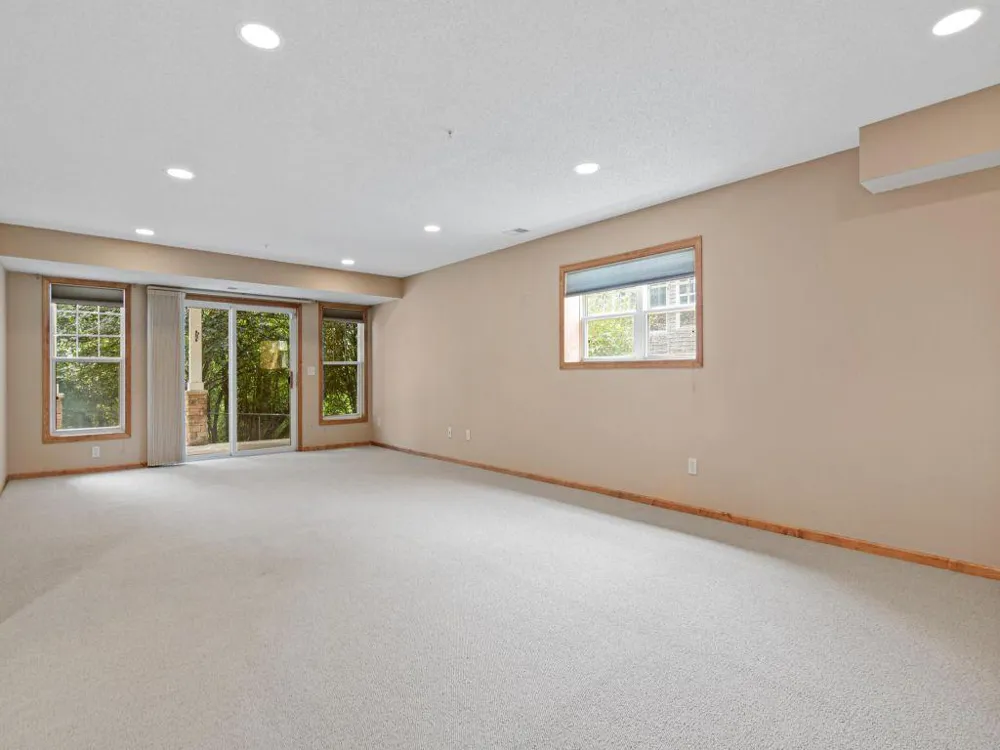 198 Thompson Avenue E West Saint Paul, MN 55118