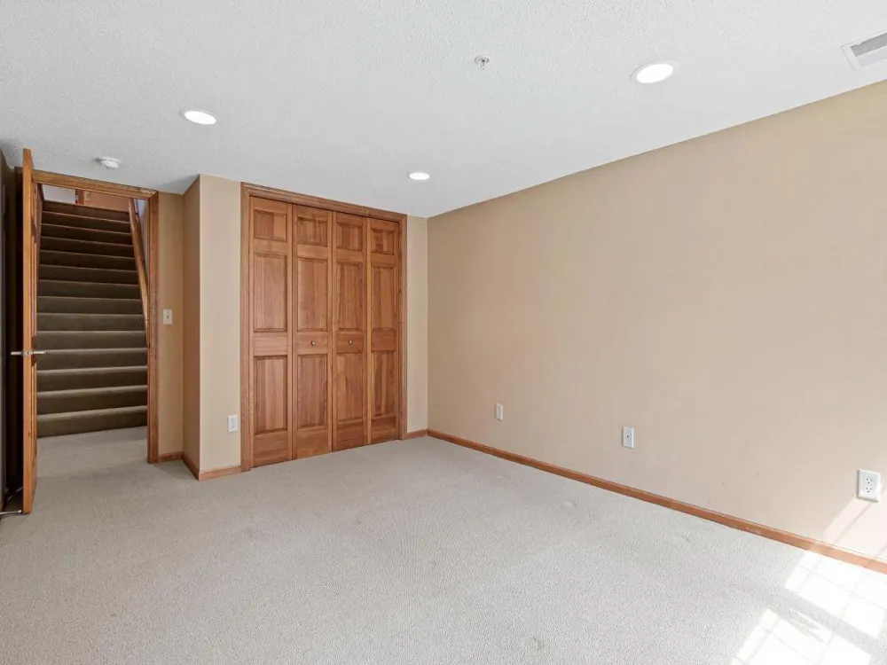 198 Thompson Avenue E West Saint Paul, MN 55118