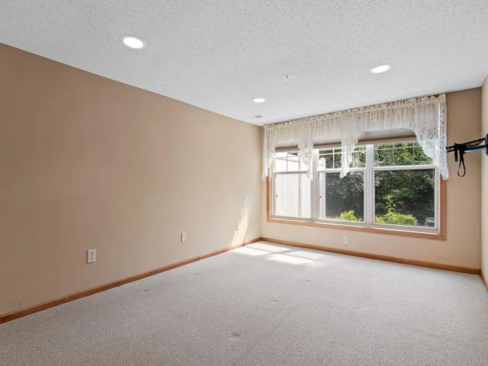 198 Thompson Avenue E West Saint Paul, MN 55118