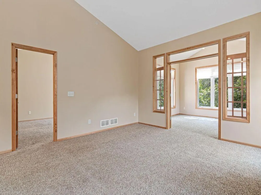 198 Thompson Avenue E West Saint Paul, MN 55118
