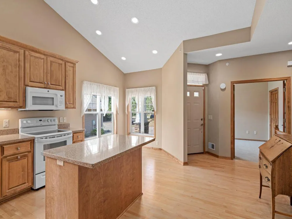 198 Thompson Avenue E West Saint Paul, MN 55118