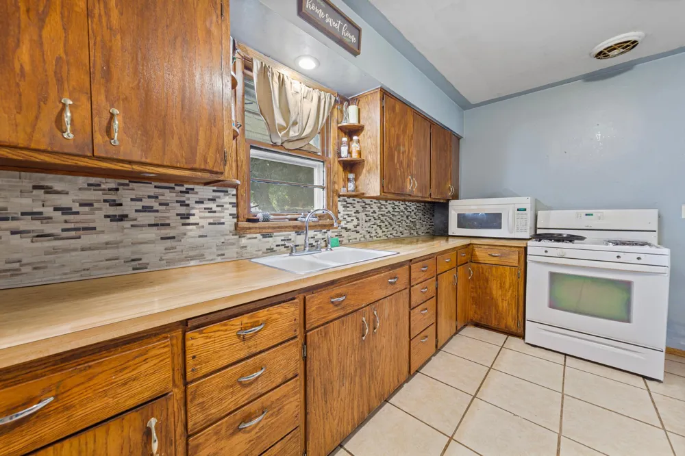 74 S Cordova Avenue Le Center, MN 56057