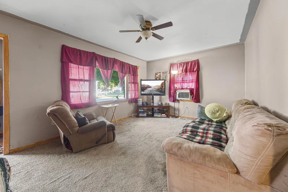 74 S Cordova Avenue Le Center, MN 56057