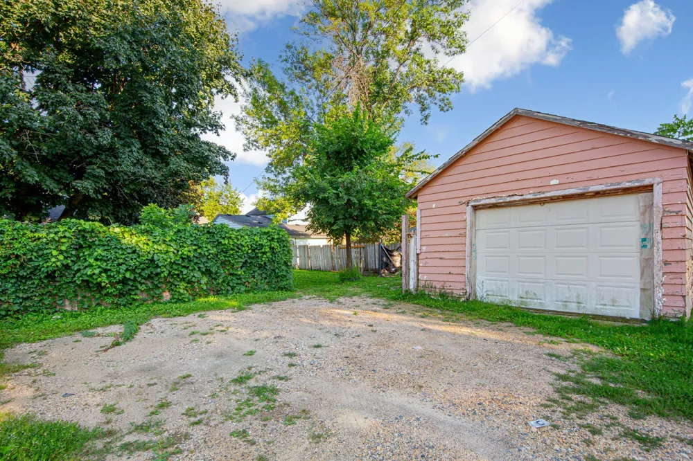 74 S Cordova Avenue Le Center, MN 56057