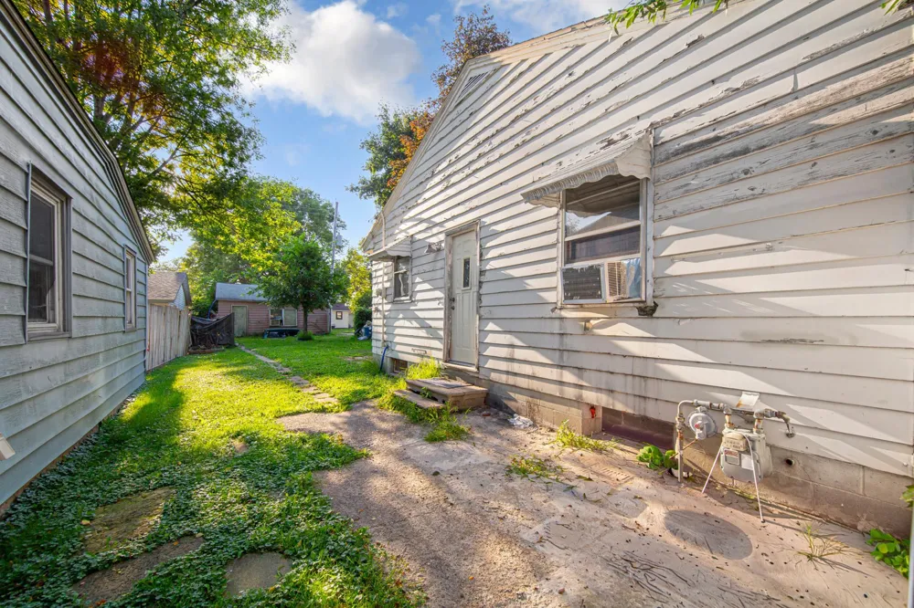 74 S Cordova Avenue Le Center, MN 56057