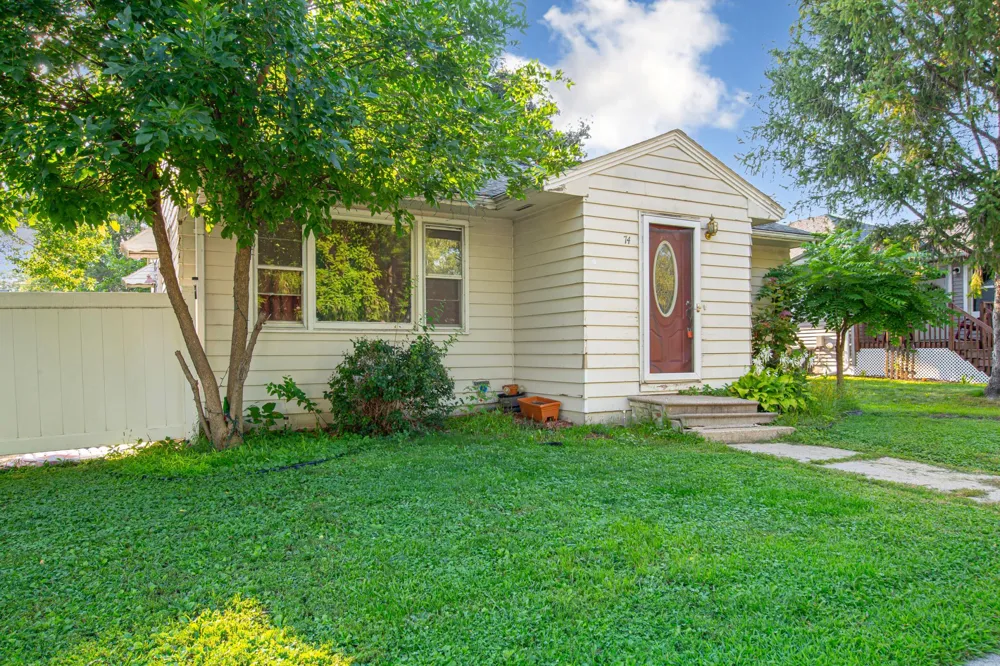 74 S Cordova Avenue Le Center, MN 56057