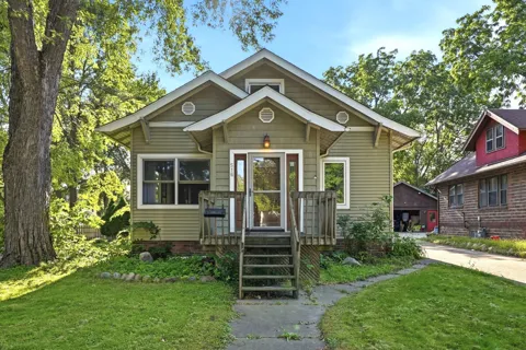 516 4th Street SE