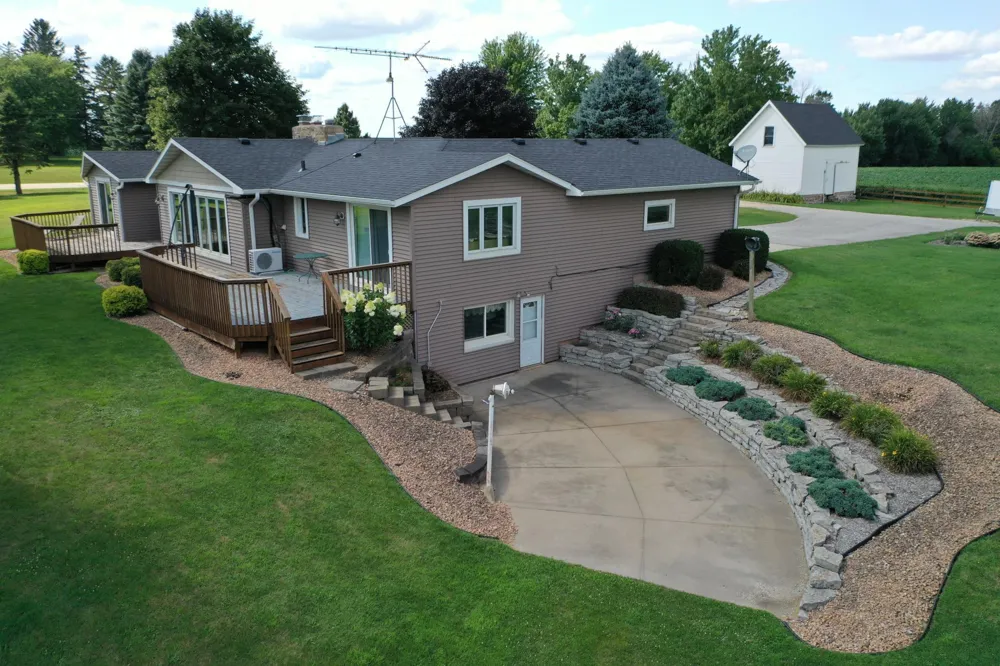 4900 42 Highway NE Eyota, MN 55934