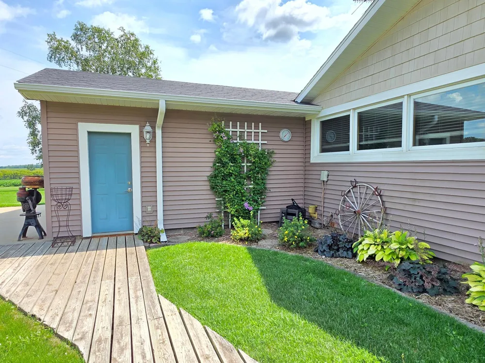 4900 42 Highway NE Eyota, MN 55934