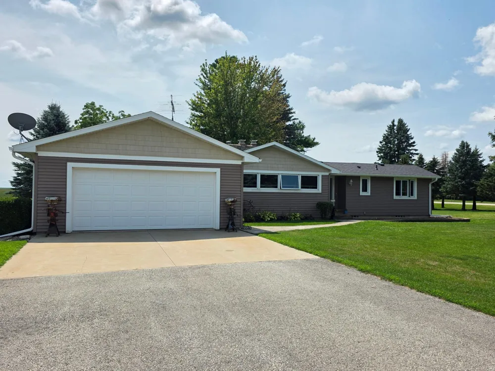 4900 42 Highway NE Eyota, MN 55934