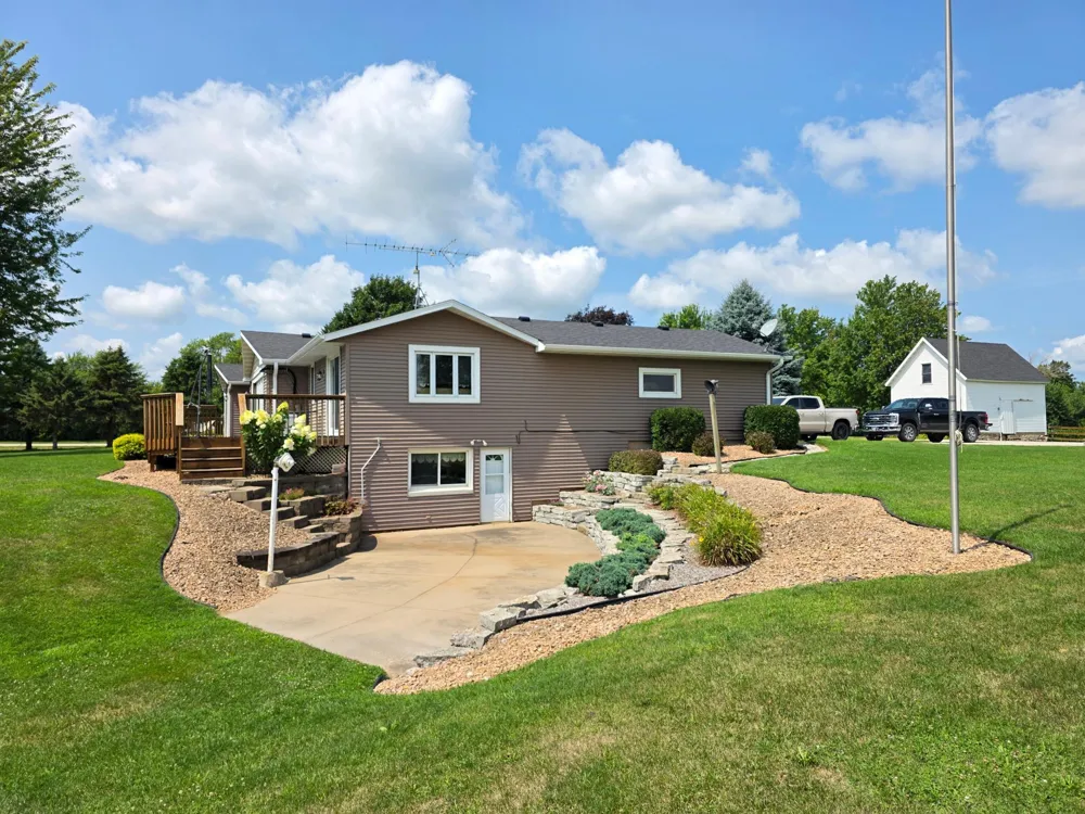 4900 42 Highway NE Eyota, MN 55934