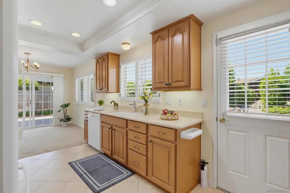 16422 Sarape Dr San Diego, CA 92128