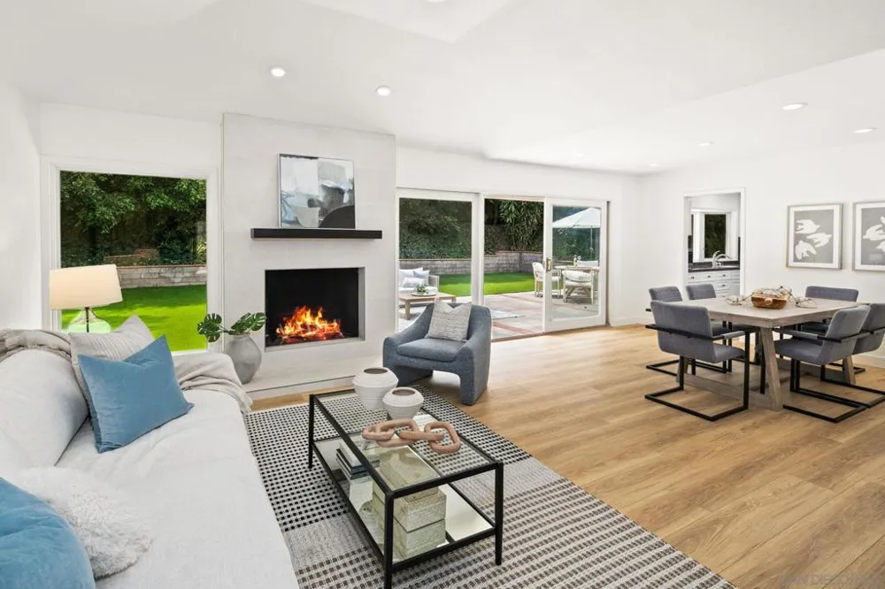 2560 Caminito La Paz La Jolla, CA 92037