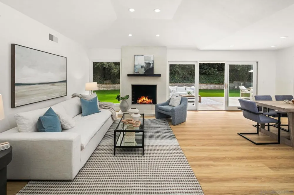 2560 Caminito La Paz La Jolla, CA 92037