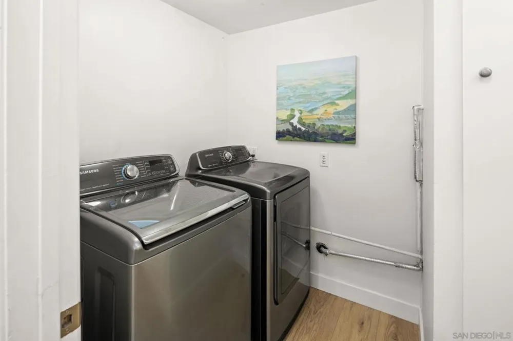 2560 Caminito La Paz La Jolla, CA 92037